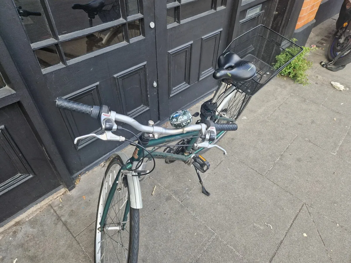 Women's city bike with basket - Image 2