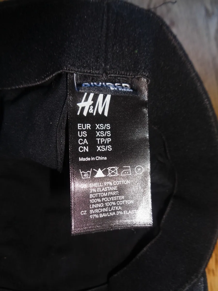 H&M Black Baseball Hat for Sale - Image 2