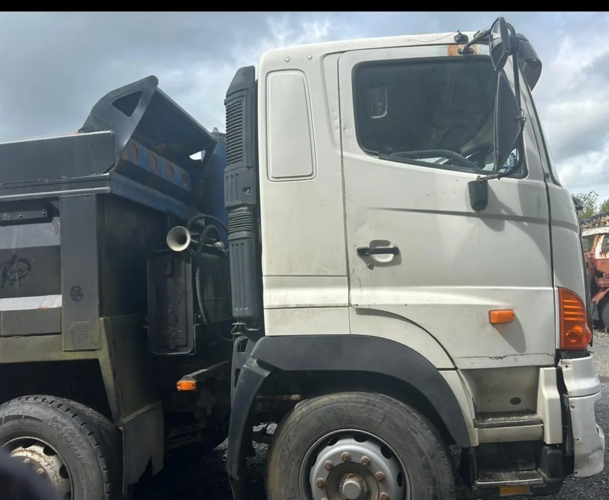 Hino - Image 1