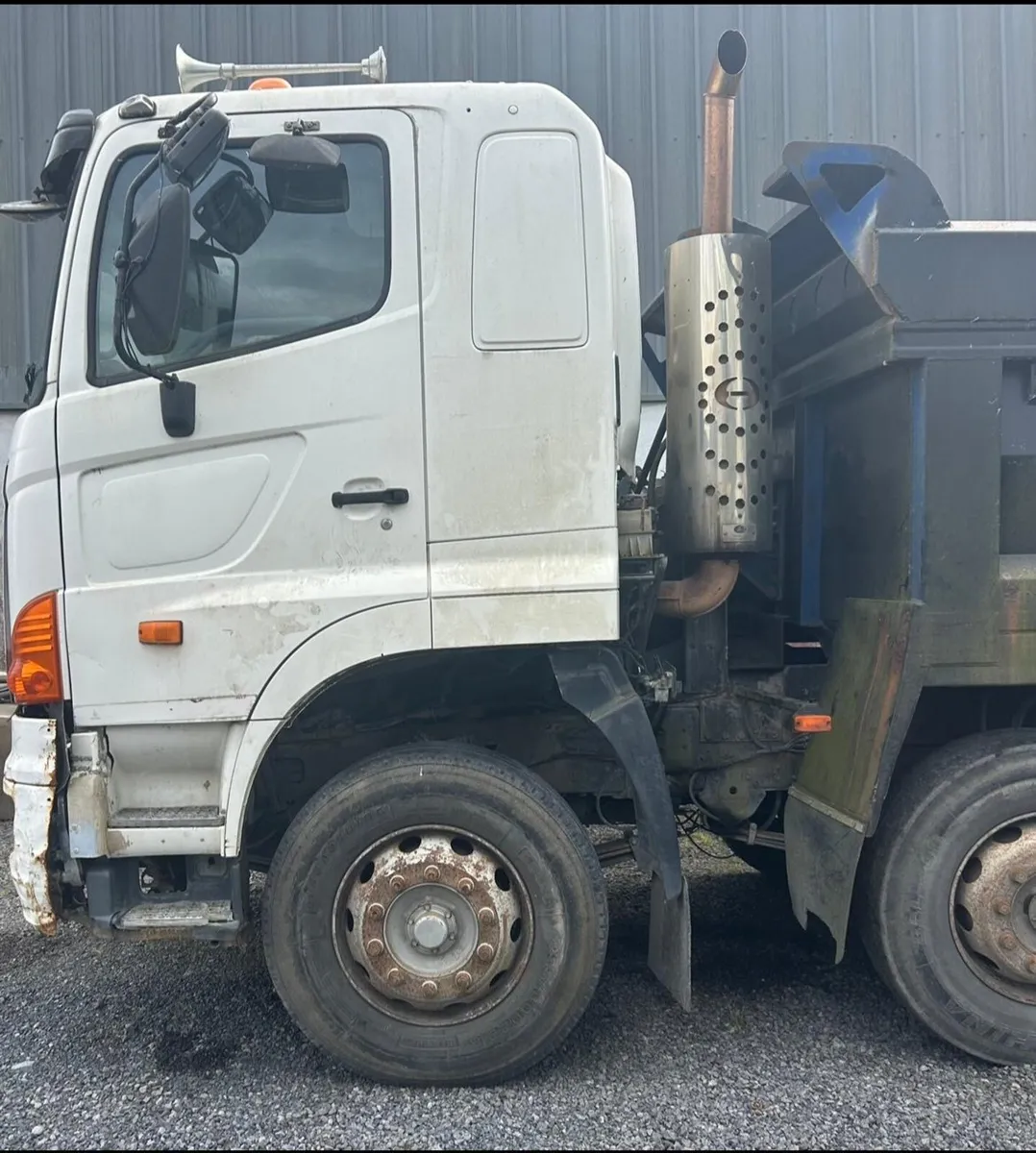 Hino - Image 2