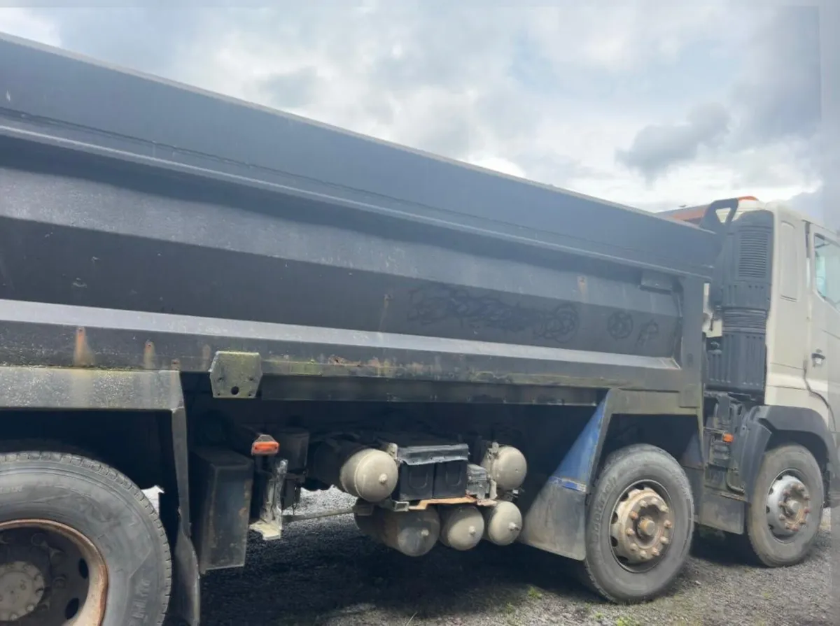Hino - Image 3