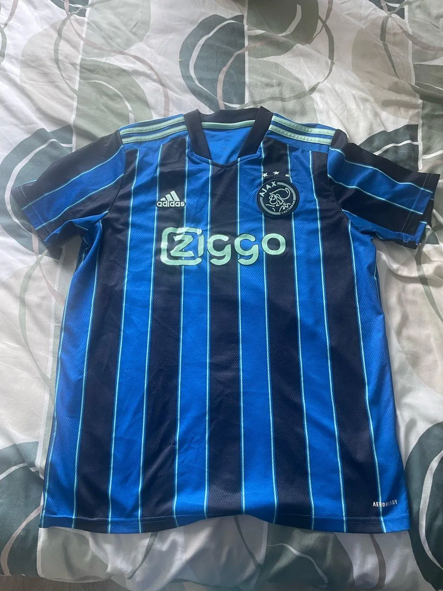 Football jerseys x3 - Image 4