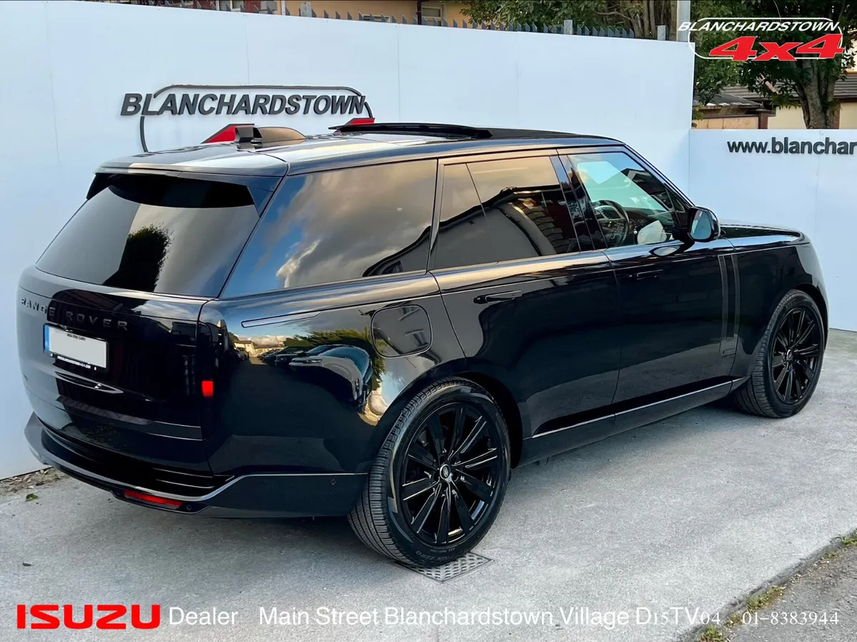 RANGE ROVER P550e AUTOBIOGRAPHY BLACK ON BLACK - Image 2