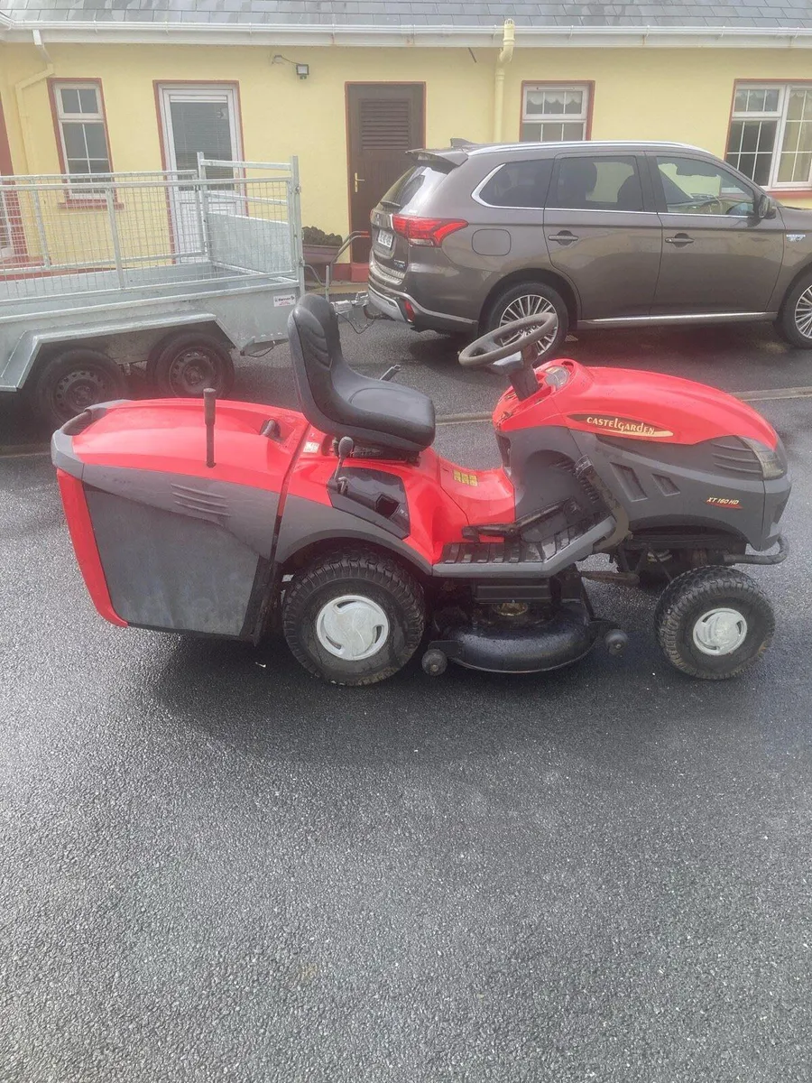 Ride on lawnmower - Image 1