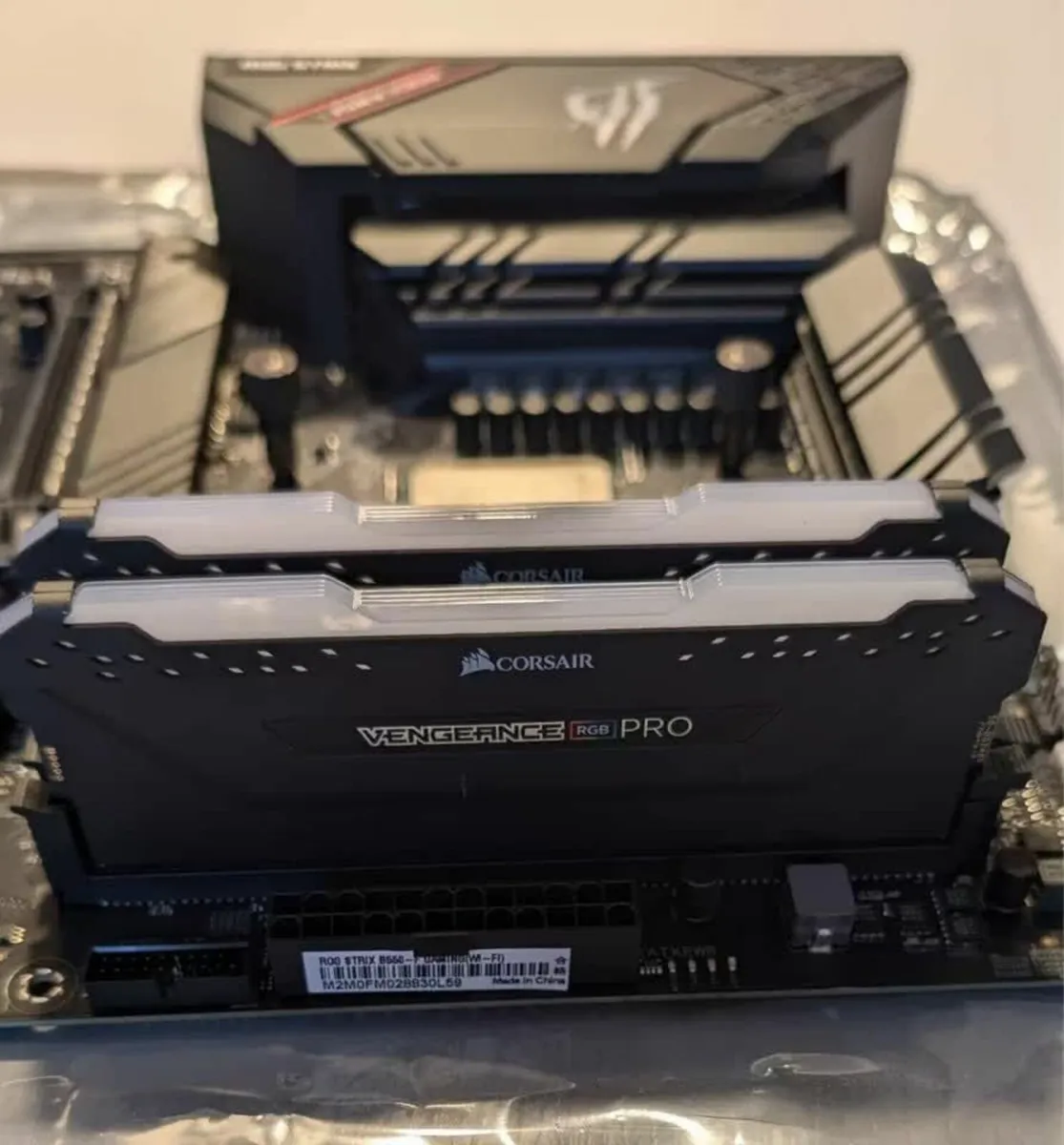 Bundle AMD Ryzen 7 5800x3D, B550-F Gaming + RAM - Image 4