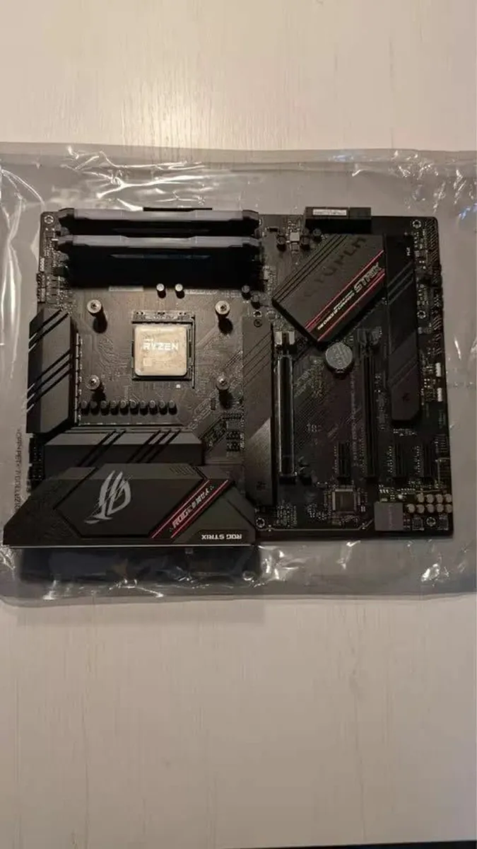 Bundle AMD Ryzen 7 5800x3D, B550-F Gaming + RAM - Image 1