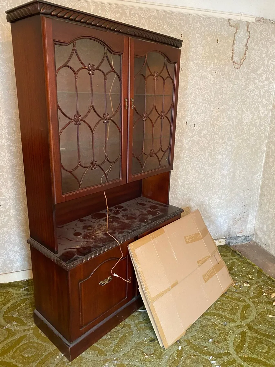 Cabinet - Image 1