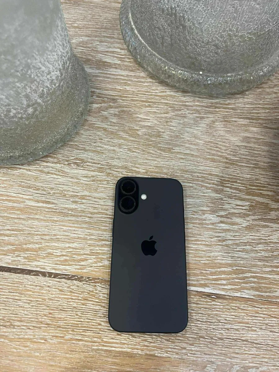 iPhone 16 - Image 1