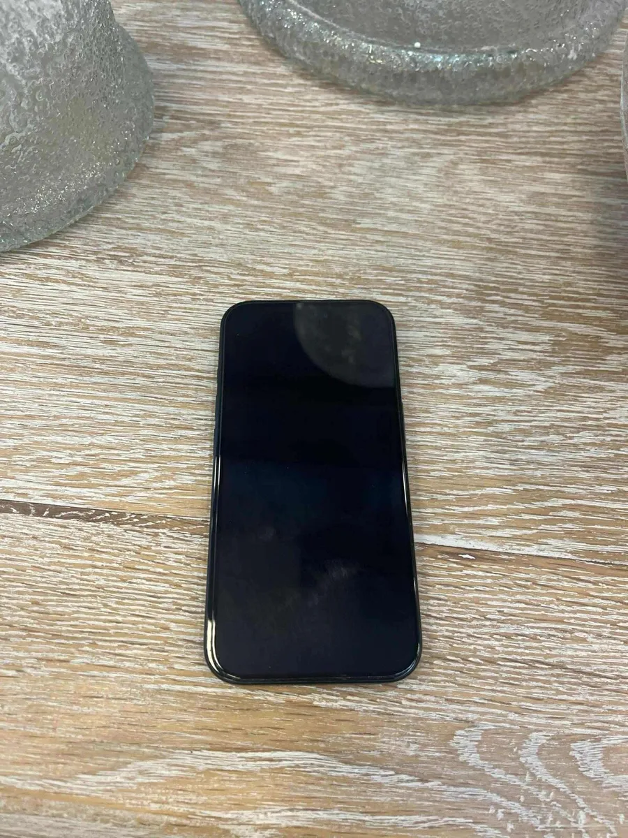 iPhone 16 - Image 2
