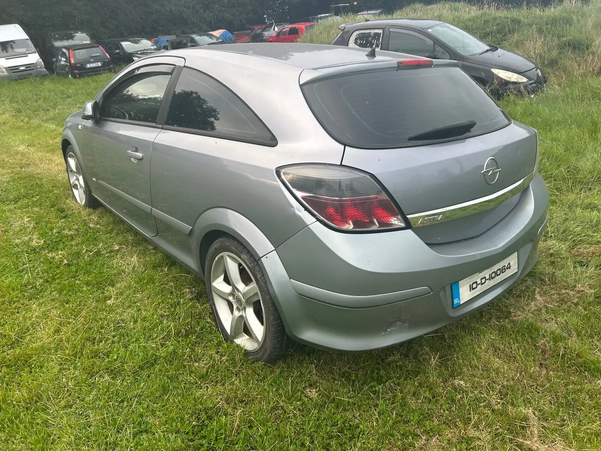 2010 Opel Astra 1.4 engine gone not breaking - Image 1