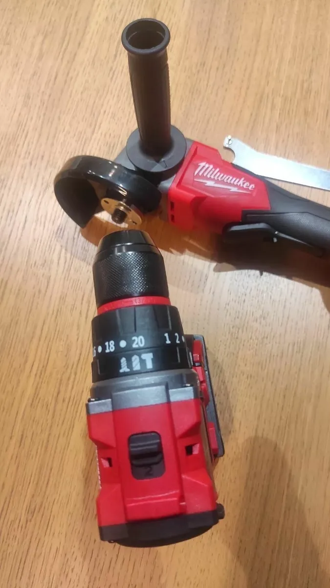 MILWAUKEE 18V Brushless + Drill Driver - Image 2