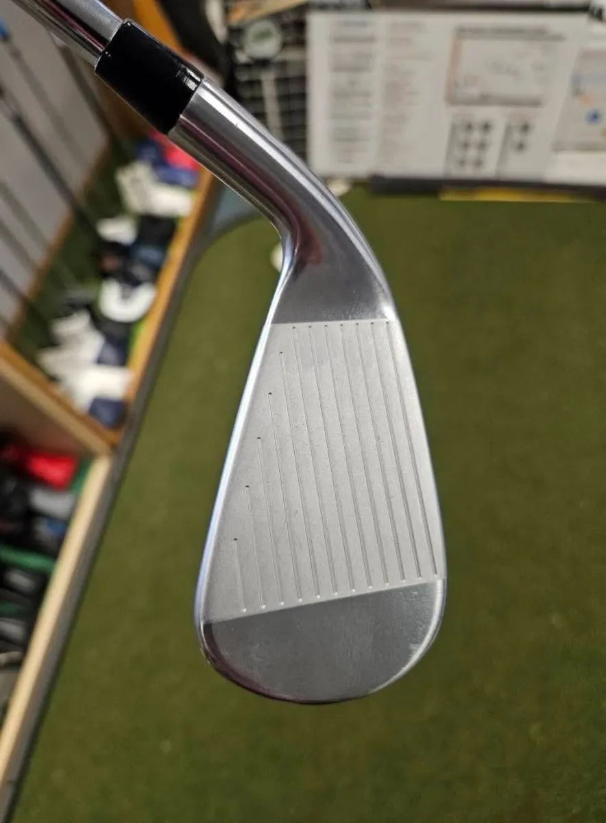 As New Titleist T300 4 Iron - Image 3