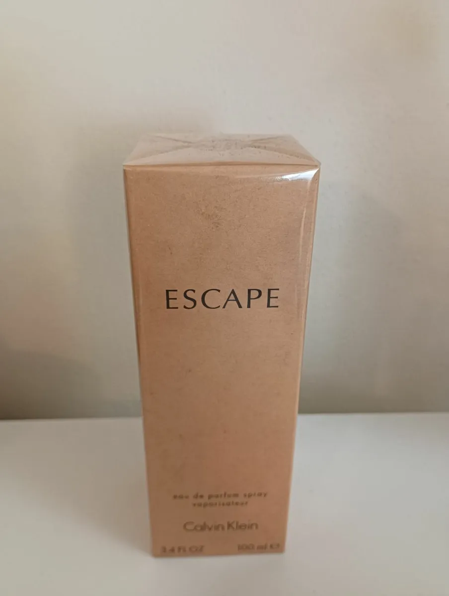 Calvin Klein Escape Perfume / 100ml