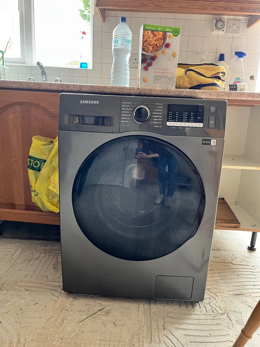 Washing machine in excellent condition - Image 1
