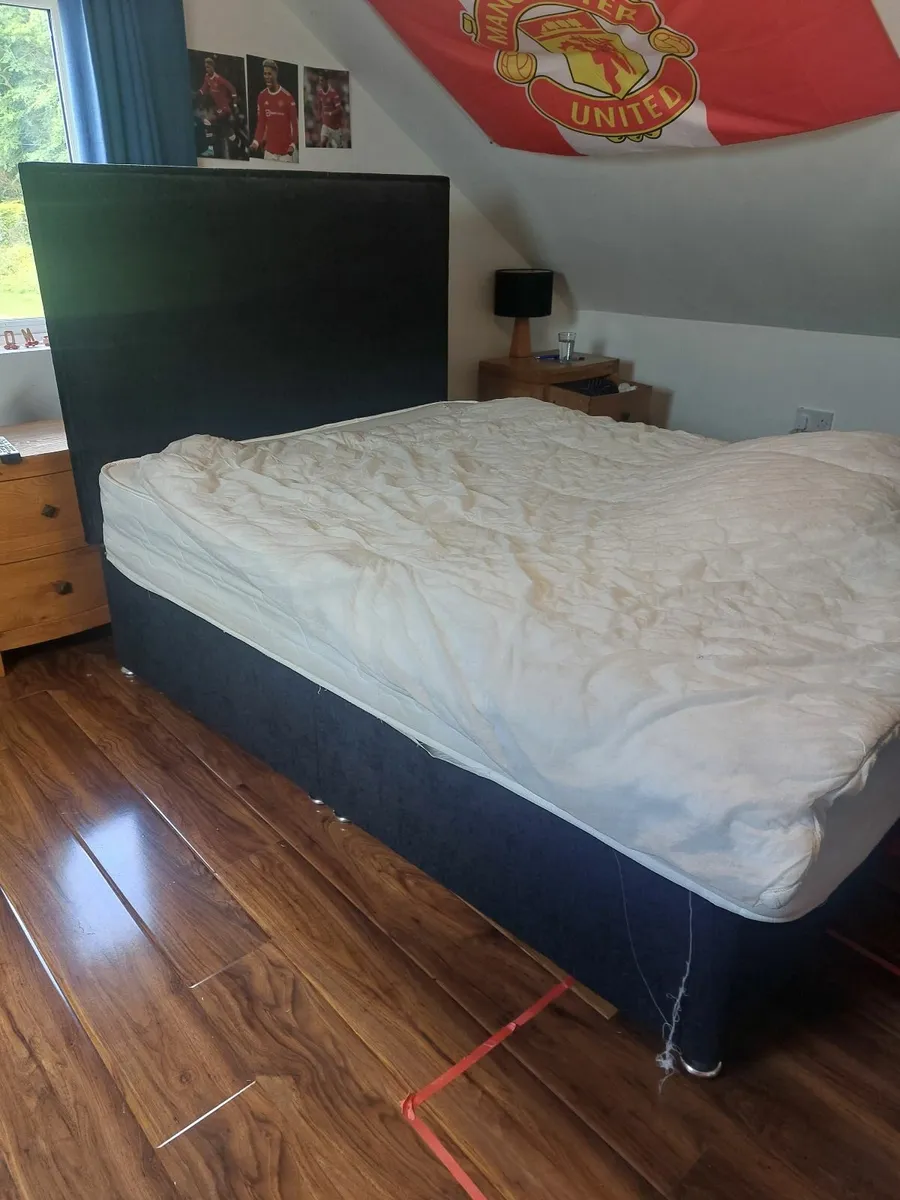 Double bed - Image 1