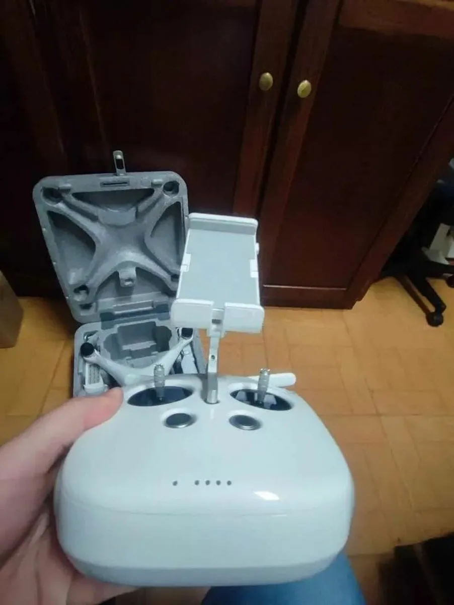 DJI Phantom 4 Pro V1 Drone Quadcopter - Image 4