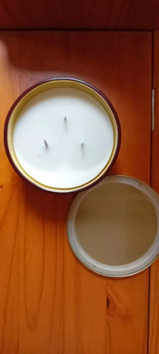 Dunnes Home luxury candle - Image 2