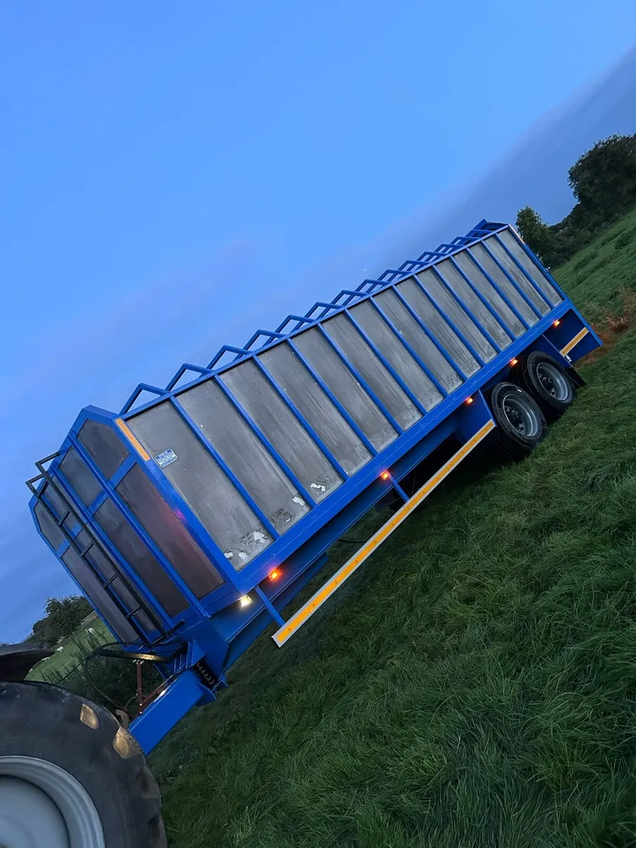 26 foot cattle trailer - Image 1