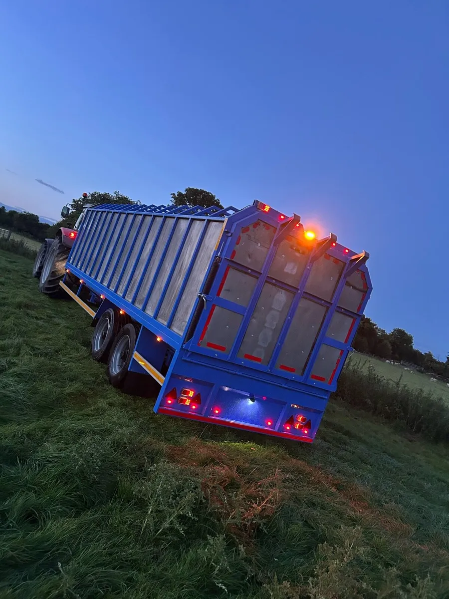 26 foot cattle trailer - Image 2