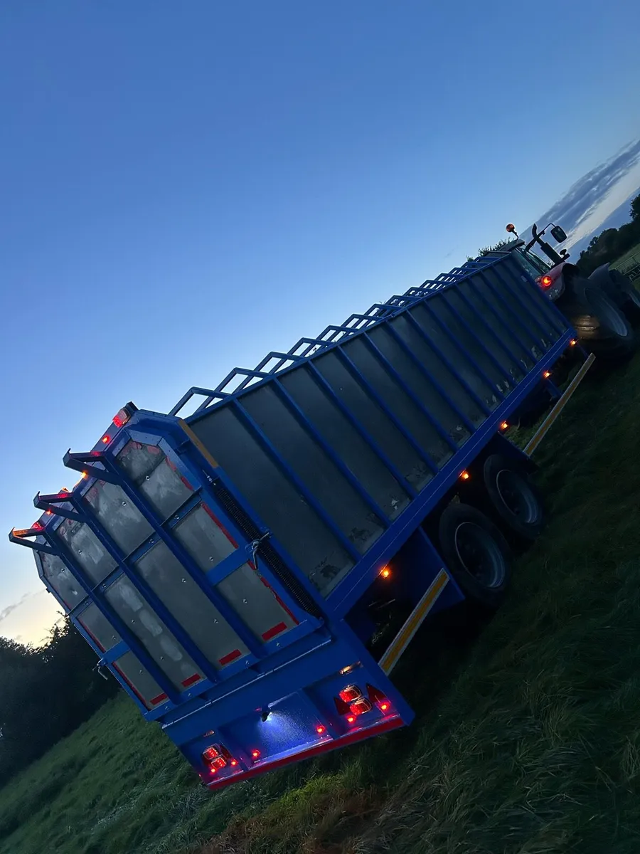 26 foot cattle trailer - Image 3