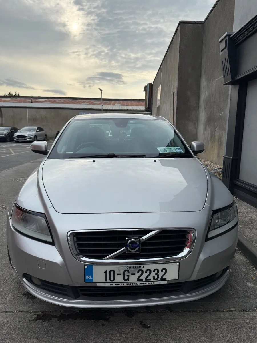 Volvo S40 2010 - Image 1