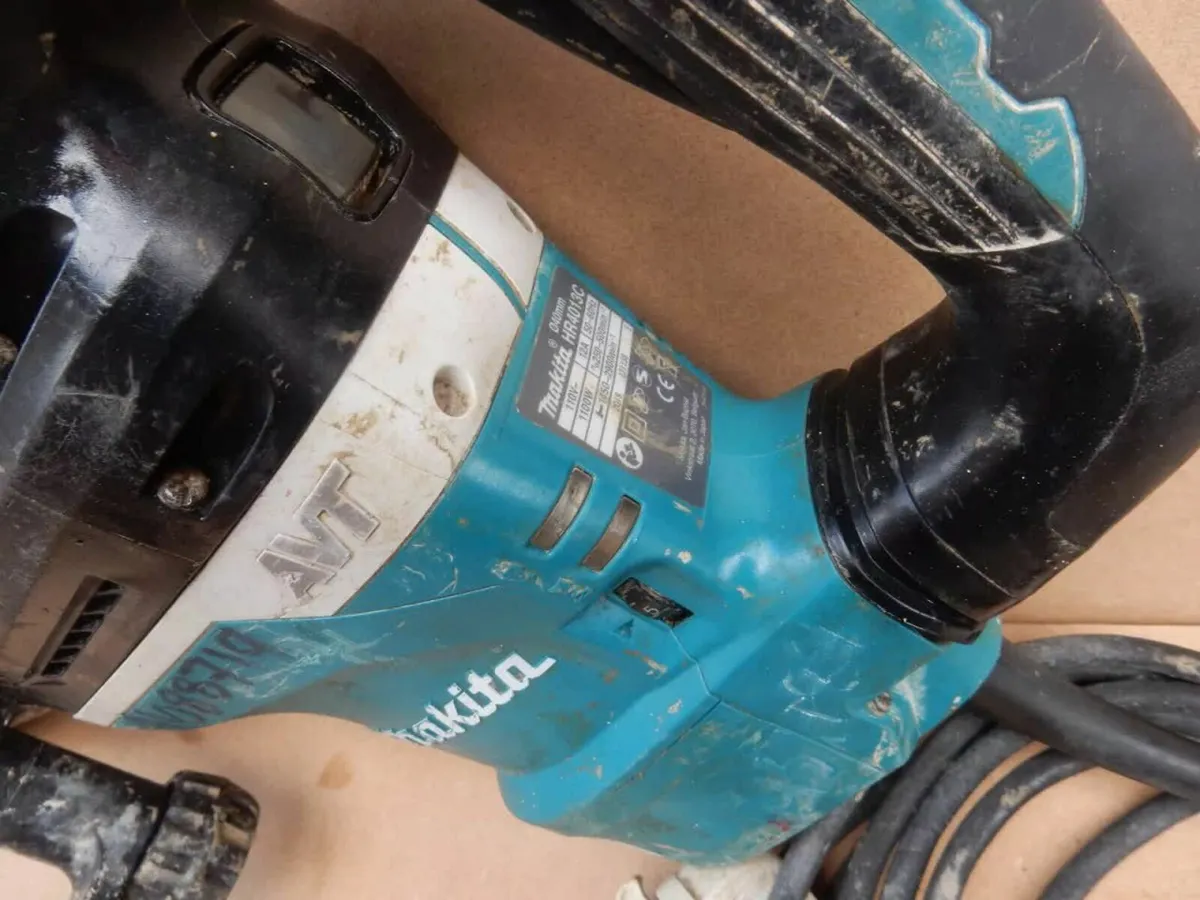 Makita HR4013C 110V SDS Max AVT Rotary Hammer - Image 2