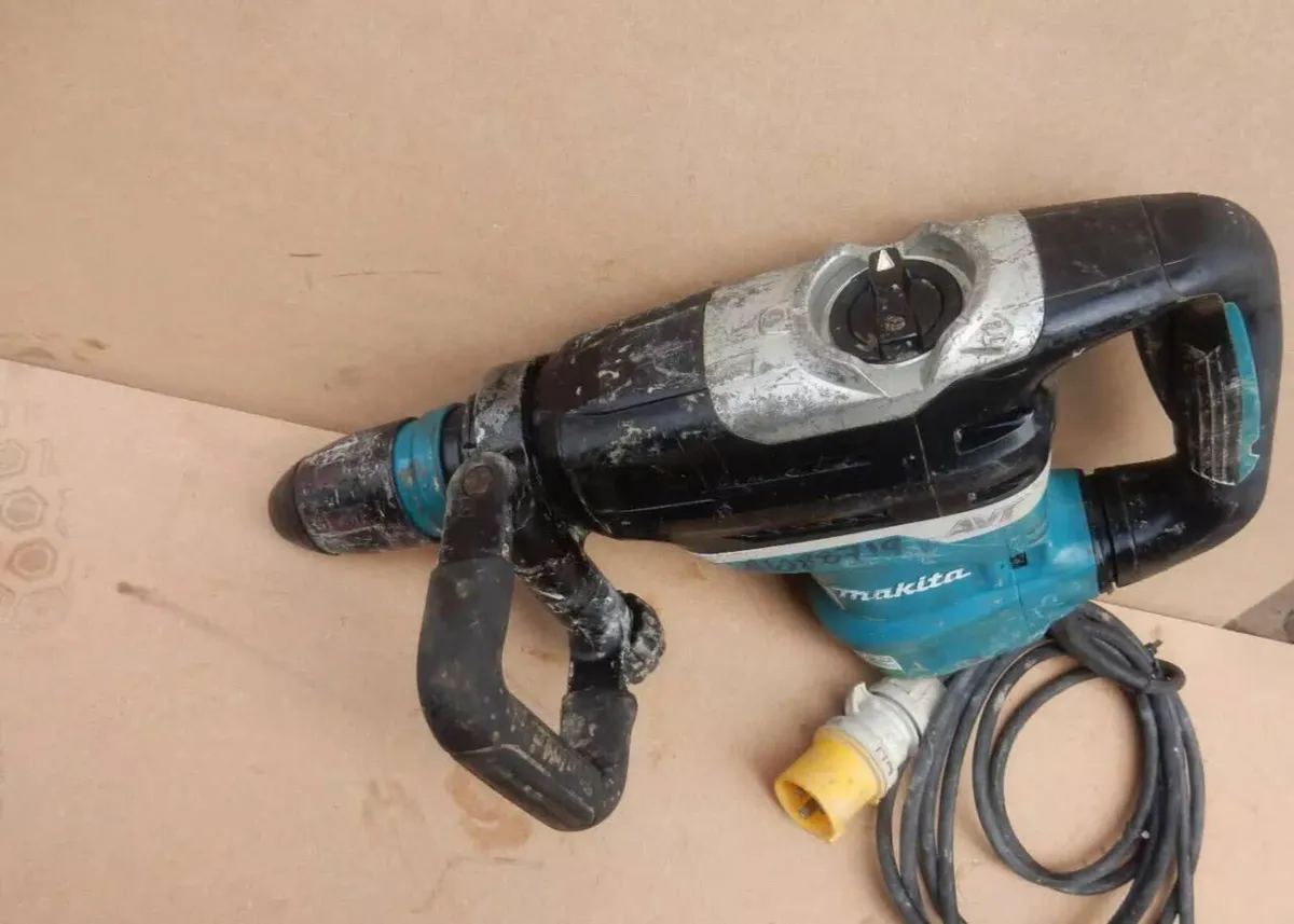 Makita HR4013C 110V SDS Max AVT Rotary Hammer - Image 3