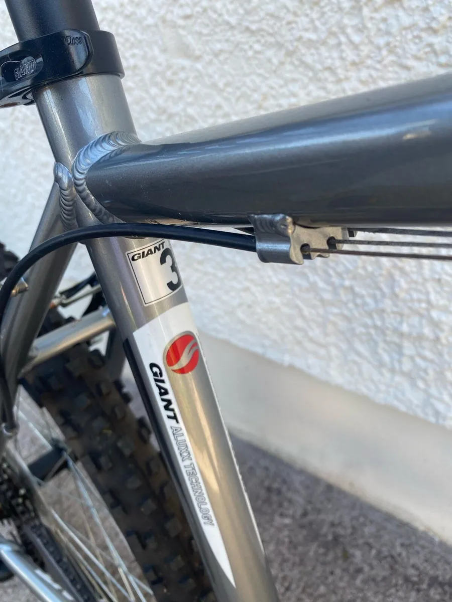 As New Giant REVEL3 XL 21 speed 26 inch - Image 4