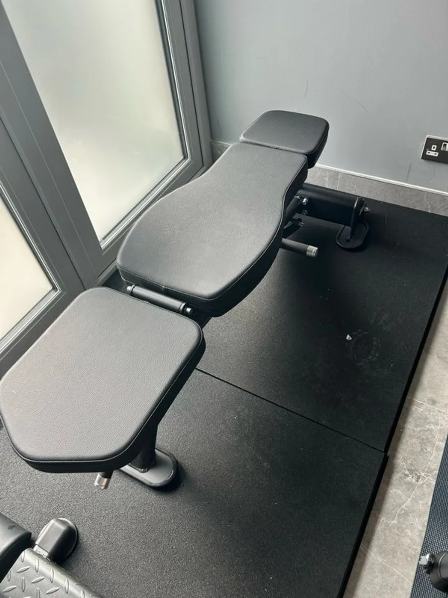Weight Bench (Fully Commercial - top of the range) - Image 1