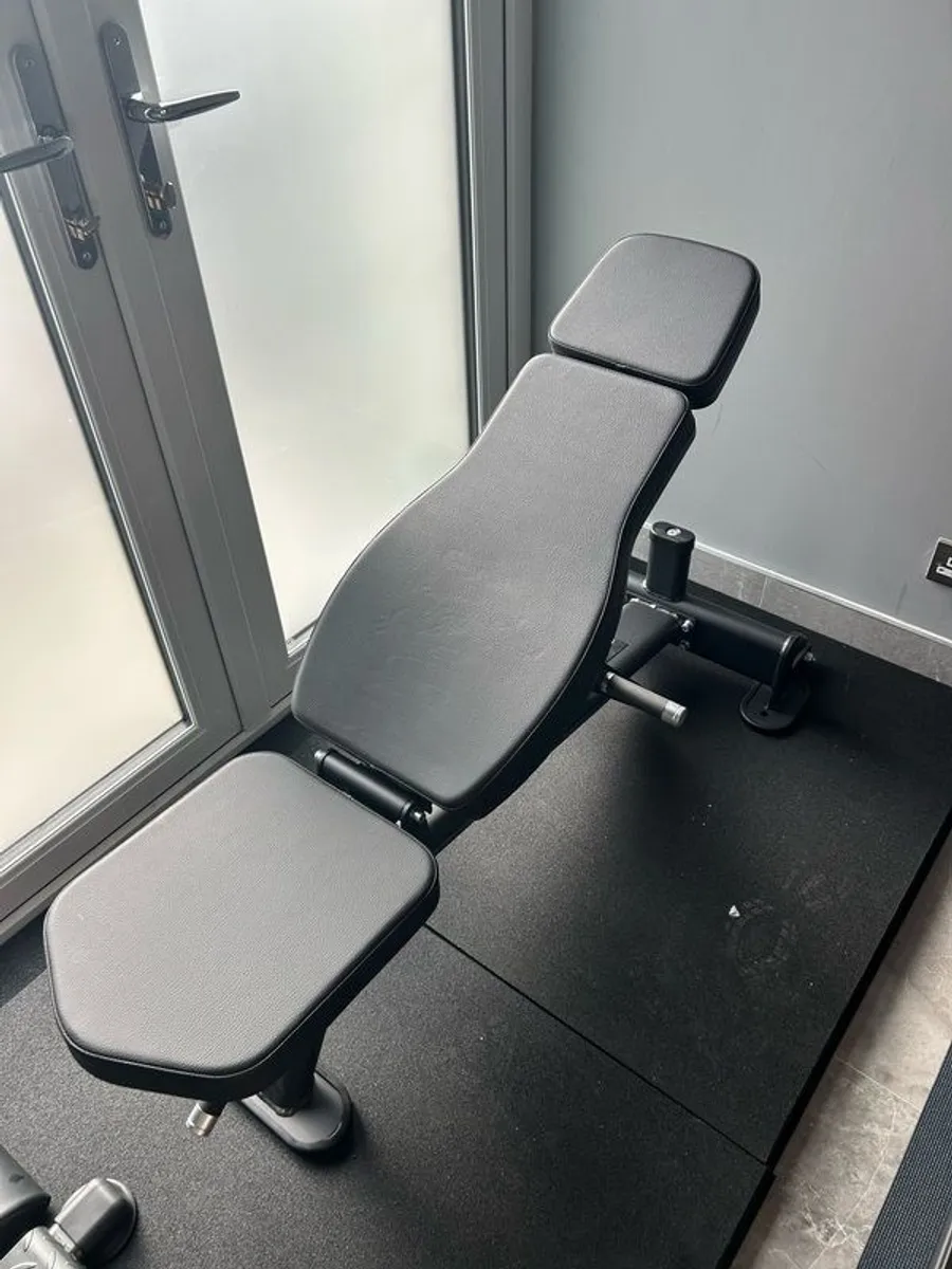 Weight Bench (Fully Commercial - top of the range) - Image 3