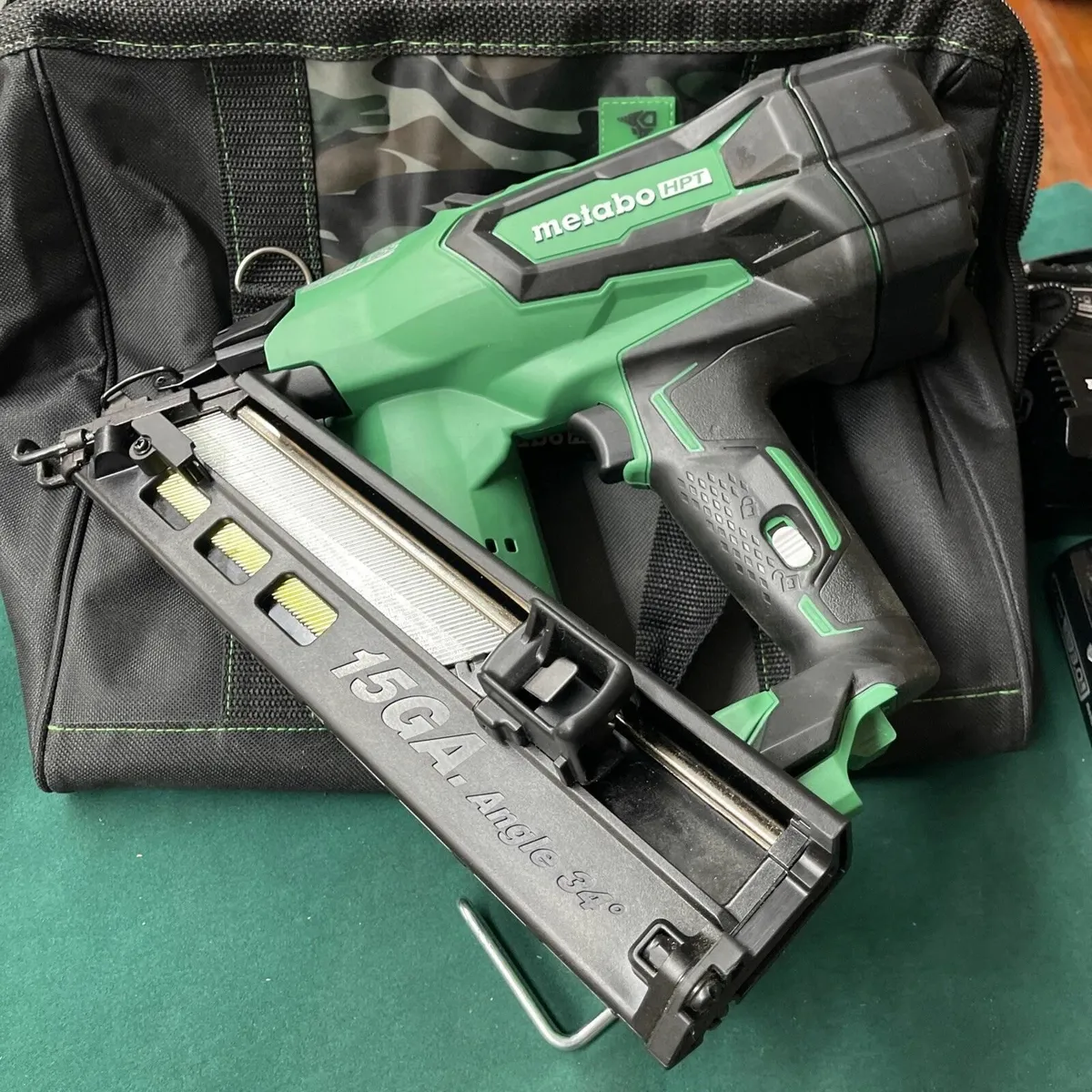 Metabo HPT 18V Cordless Angled Nailer Kit - Image 1