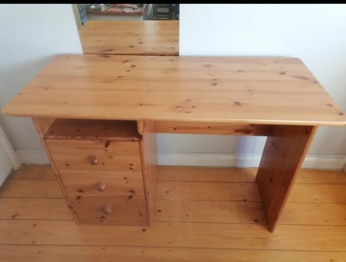Desk - Image 3