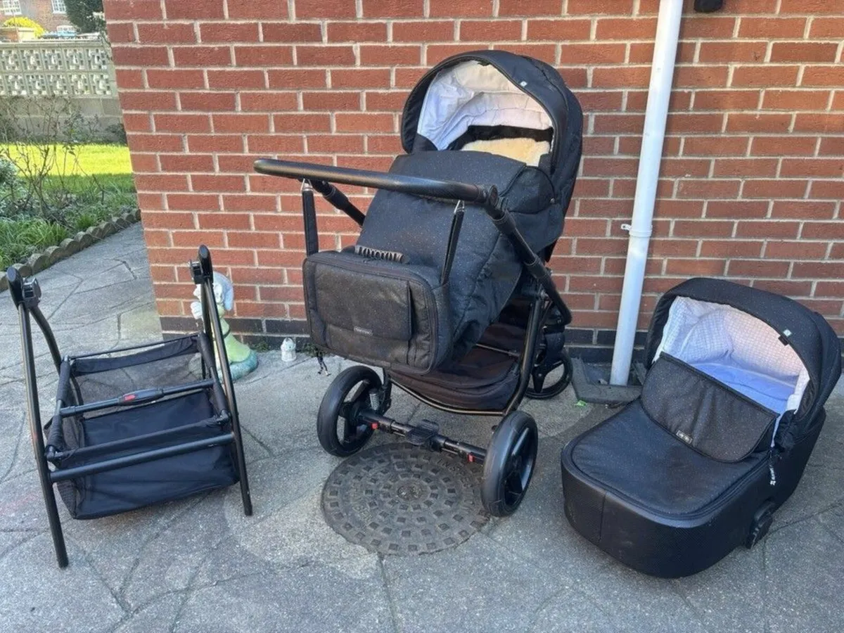 Mee-go Santino Pram Set Black Sparkly - Image 1