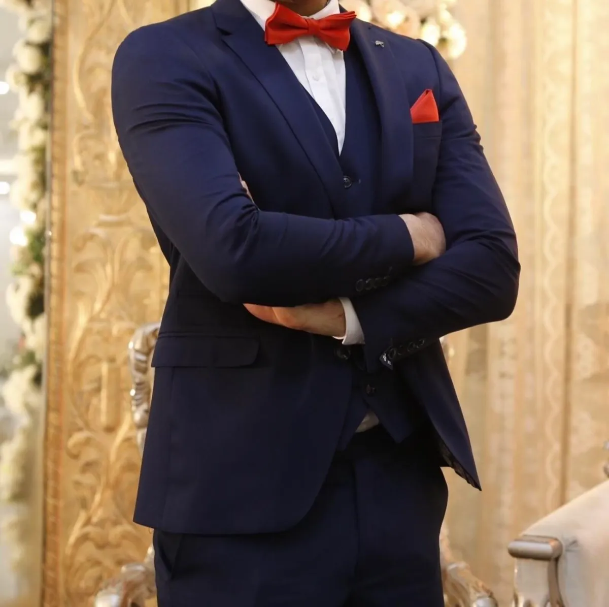 Navy blue three piece suit with red bowtie - Image 2