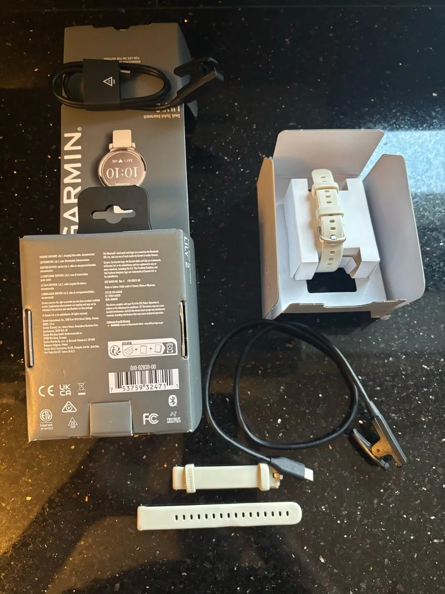 Brand-new garmin lily 2, Extra strap & charger - Image 4