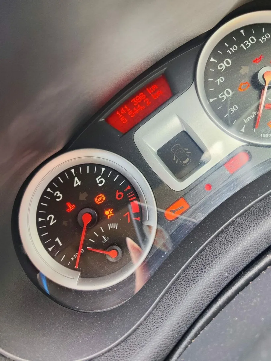 Renault Clio - Image 4