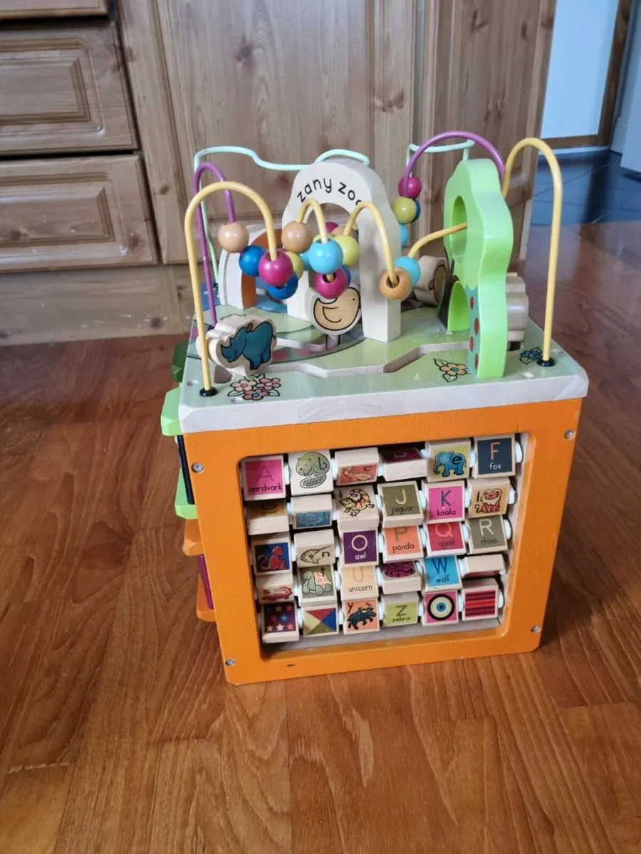 Zany zoo activity cube - Image 1