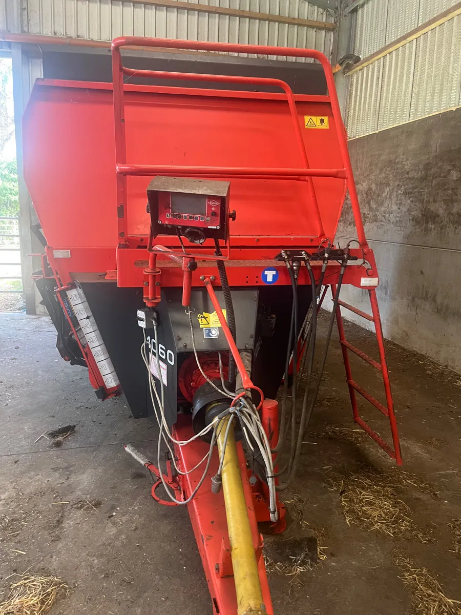 Used Kuhn Euromix II 1060 Diet Feeder - Image 3