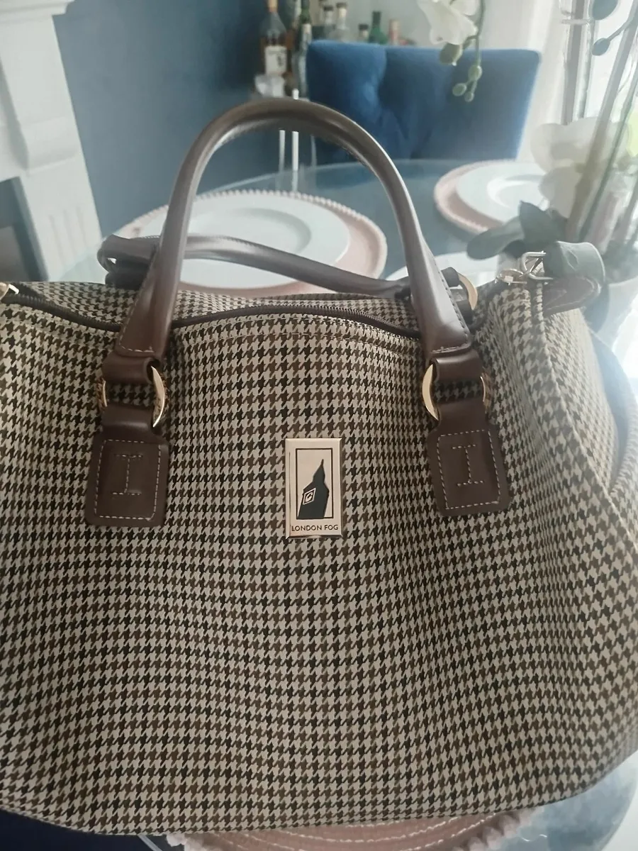 London fog travel bag and suitcase - Image 1