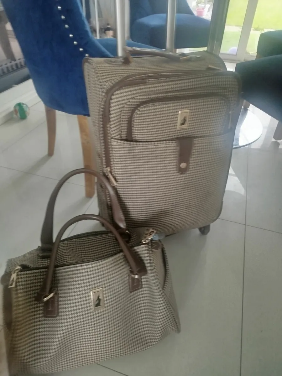 London fog travel bag and suitcase - Image 3