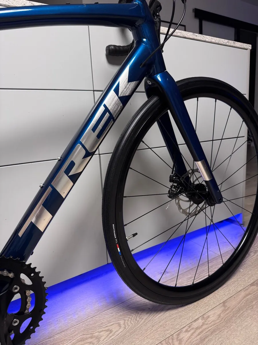 TREK Domane AL2 Disc Road Bike - Image 3
