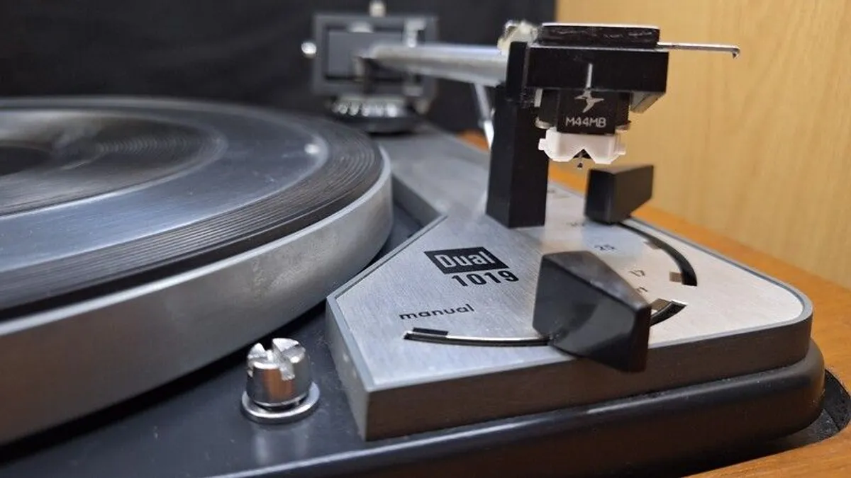 Dual 1019 Turntable - Serviced - Image 2