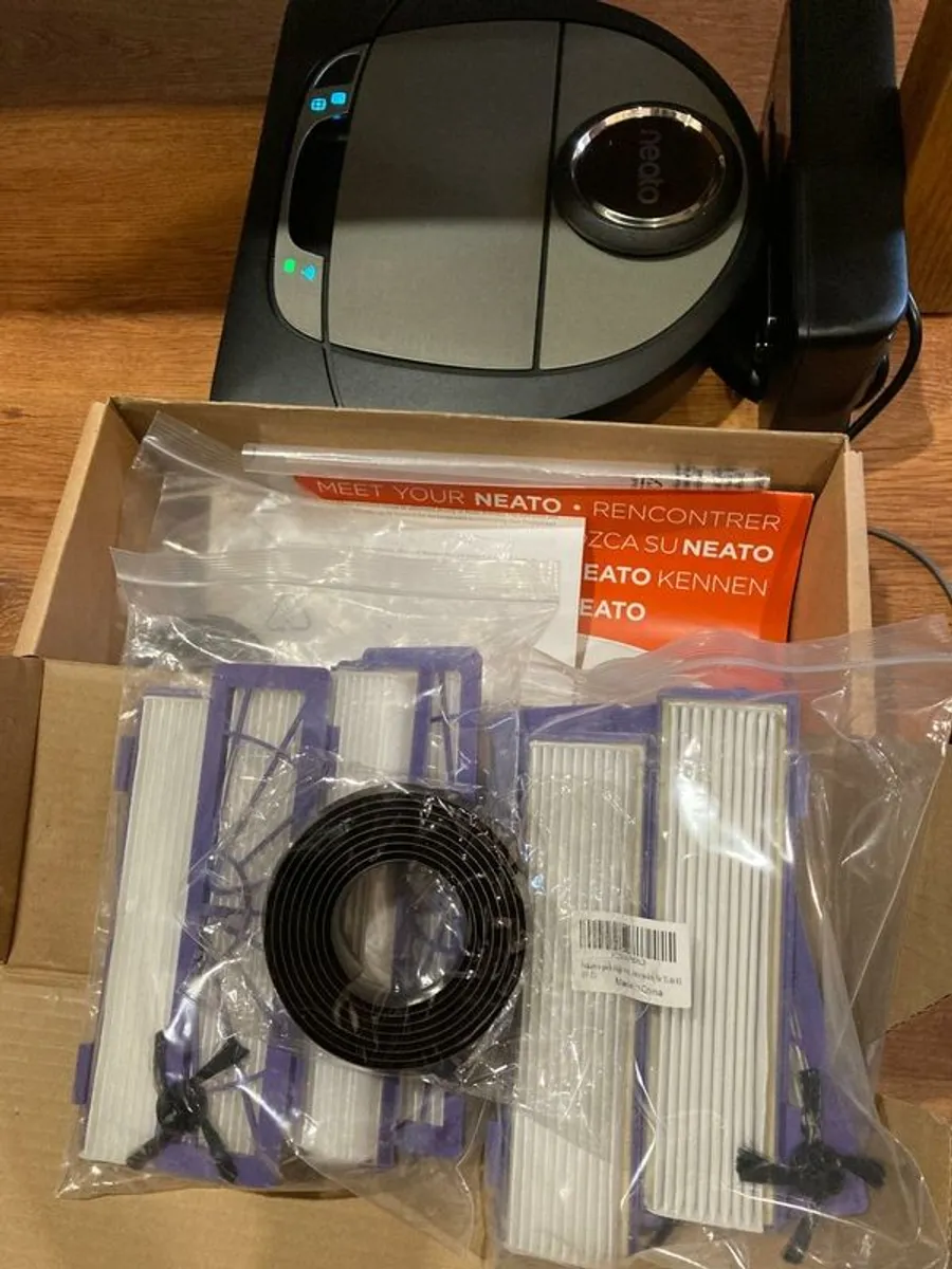 Neato D7 - Image 1