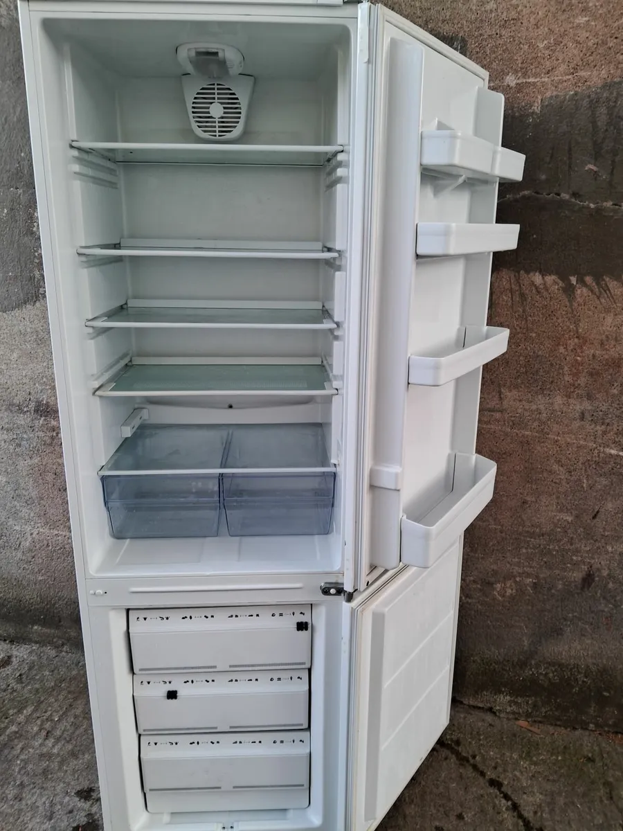 INTEGRETED FRIDGE AND FREEZER - Image 2