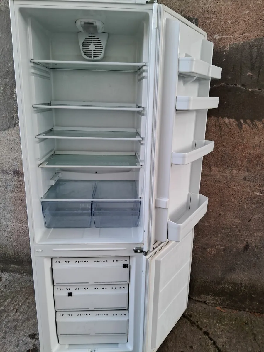 INTEGRETED FRIDGE AND FREEZER - Image 3