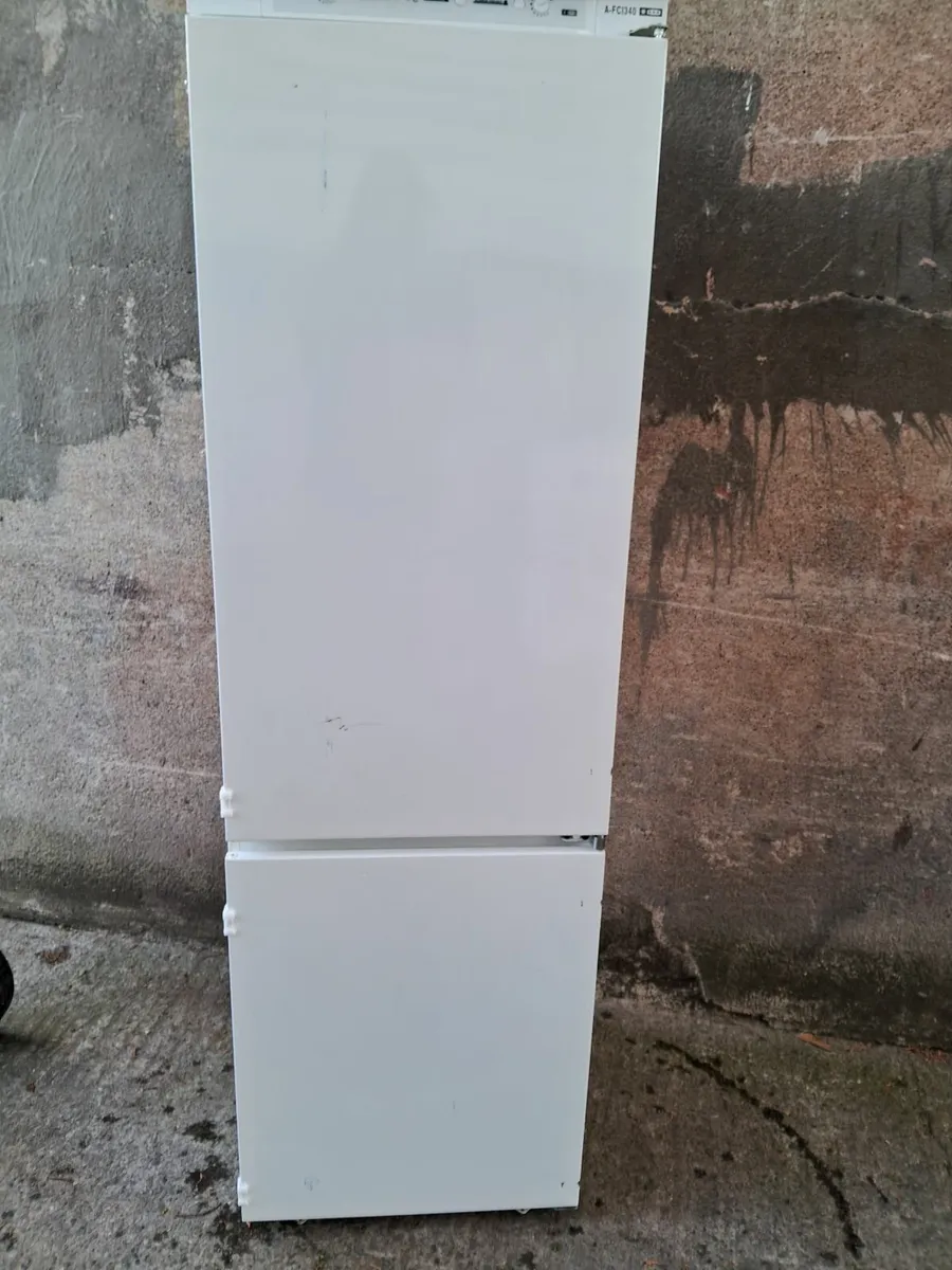 INTEGRETED FRIDGE AND FREEZER - Image 1