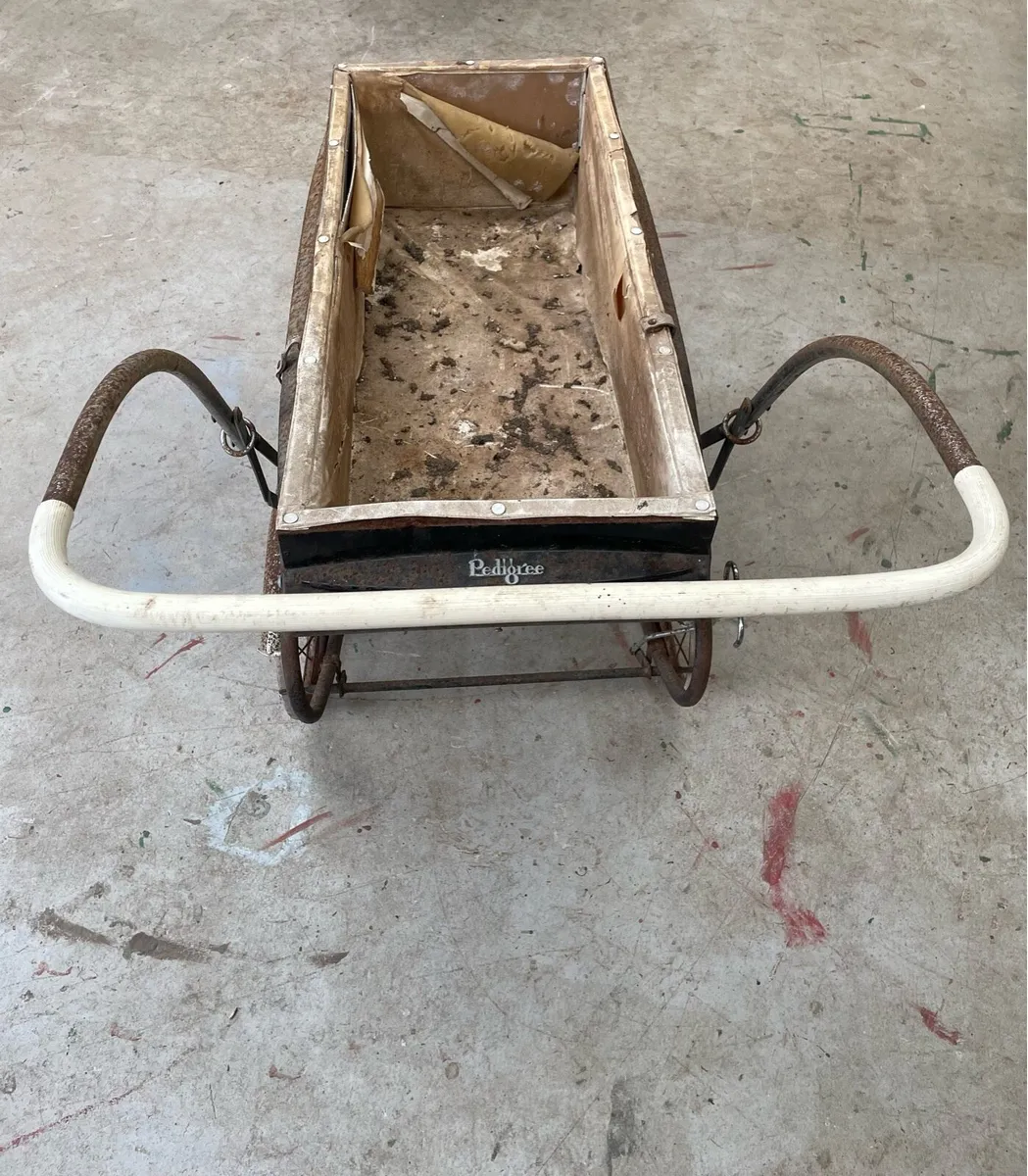 Old pedigree pram - Image 2