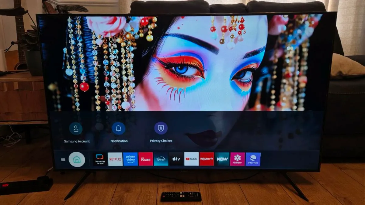 55" SAMSUNG 4K UHD Smart TV - Image 1