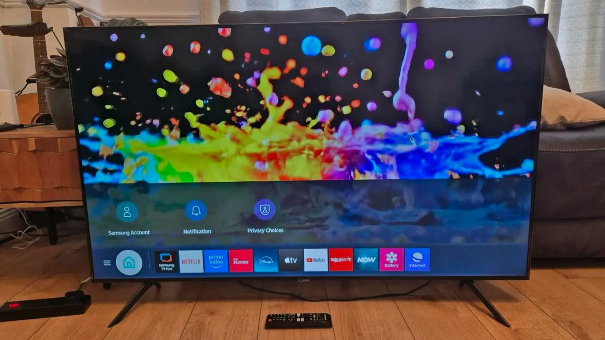 55" SAMSUNG 4K UHD Smart TV - Image 3