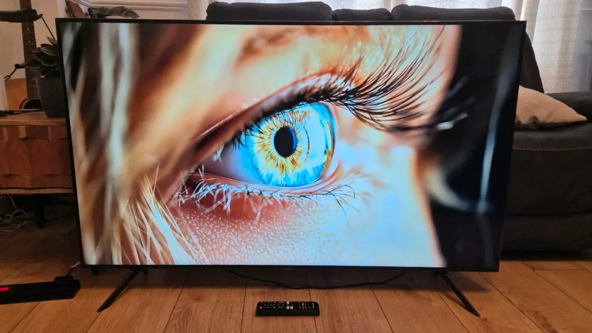 55" SAMSUNG 4K UHD Smart TV - Image 4